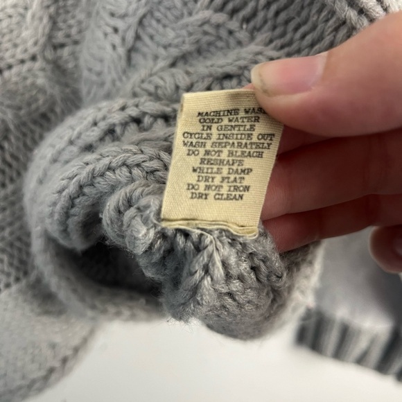 Gimmicks by BKE Grey cable knit sweater size small - Picture 4 of 5